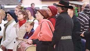 Skambėjo folkloro ansamblių dainos.