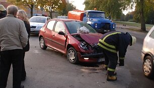 Avarijoje susidūrė Peugeot, Toyota ir Mazda.