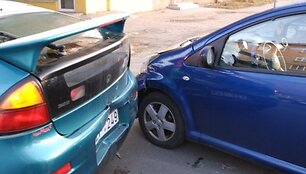 Avarijoje susidūrė Peugeot, Toyota ir Mazda.