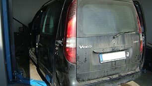 Vokiečio automobilyje rasta cigarečių slėptuvė. 
