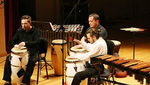 Su programa &bdquo;Melodija ir ritmas. Pavasario kontrastai&rdquo; jau rytoj publiką kaitins ansamblis &bdquo;Giunter Percussion&ldquo;.