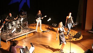 Rūta &Scaron;čiogolevaitė su grupe.