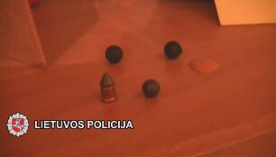Uostamiesčio pareigūnai i&scaron;siai&scaron;kino, kaip įtariamieji susidorojo su bendru.