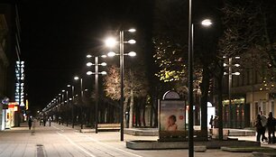 Architektai atskleidė, jog atliekant Laisvės alėjos rekonstrukciją, bus stengiamasi i&scaron;saugoti kuo daugiau liepų. Be to, dabartiniai &scaron;viestuvai naujais keičiami nebus.