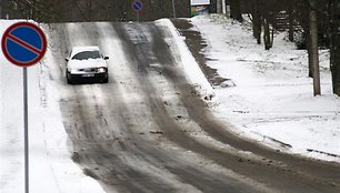 Kauno gatvių barstymui ir valymui šiais metais skirta kur kas mažesnė savivaldybės biudžeto dalis, nei ankstesniaisiais metais. 