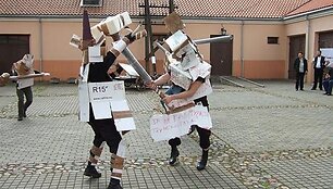 Fantastai.jpg Suvažiavimo metu fantastikos gerbėjai galės ne tik diskutuoti apie karus, bet ir dalyvauti kovos menų pamokose bei stebėti riterių kovas.