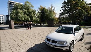 Siūlymą miesto vadovams pateikę verslininkai tvirtino, jog automobiliams būtų atiduota tik prie „Pramprojekto“ pastato esanti Vienybės aikštės dalis.