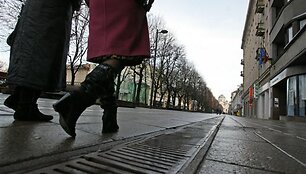 Nors pastaraisiais metais sumažėjo Laisvės alėja zujančių automobilių bei sunkvežimių kiekis, policija tvirtina, jog situacija &ndash; vis dar grėsminga.