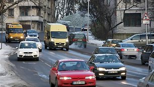 Vakar ryte bene didžiausias iššūkis laukė nuo Parodos kalno besileidžiančių vairuotojų.