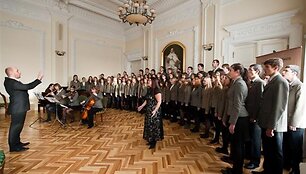 Per trumpą laiką festivalių ciklo &bdquo;Kaunas Cantat&ldquo; organizatoriai užmezgė glaudžius tarptautinius ry&scaron;ius. Jie bendradarbiauja  su Italijos, Lenkijos, Rusijos, Slovakijos festivalių rengėjais.