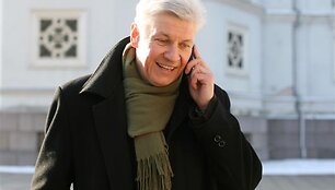 Anot E.Dzežulskio-Duonio, dviprasmi&scaron;ką Savivaldybių tarybų rinkimų įstatymo formuluotę apie mandatų dalybas liekanų metodu galima traktuoti įvairiai.