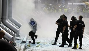 Nepajėgiantys susitvarkyti apsaugininkai į pagalbą i&scaron;kvietė policiją.