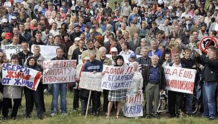 Protestuotojai reikalauja išsaugoti darbo vietas