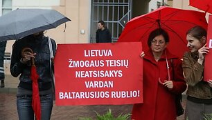 Prie Prezidentūros piketas