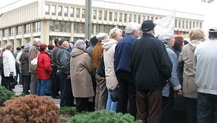 Prie Seimo protestavo pensininkai