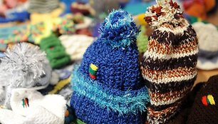 Lietuvoje numegztos kepurės - Afganistano vaikams 