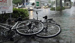 Dėl taifūno Japonijoje at&scaron;aukiami lėktuvų skrydžiai 