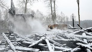 Pirmieji į gaisro vietą atvyko Utenos rajono ugniagesiai