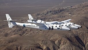 Privatus erdvėlaivis &bdquo;Virgin Galactic&ldquo; atliko pirmąjį bandomąjį skrydį