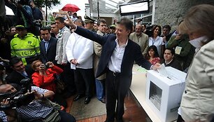 J.M.Santosas pakeis dvi kadencijas baigusį prezidentą Alvaro Uribe 