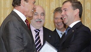 D.Medvedevas su Kalifornijos gubernatoriumi A.Schwarzeneggeriu.