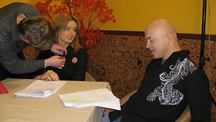 Foto naujienai: Jurgita Jurkutė pasibučiavusi su Ramūnu Rudoku pasigavo ligą