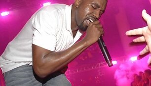 Foto naujienai: Kanye Westas: mane per ilgai maitino krūtimi 