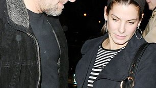 Foto naujienai: Sandra Bullock su vyru pateko į avariją