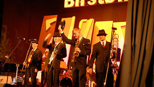 Foto naujienai: Diksilendas &bdquo;DixXband&ldquo; muzikinį sezoną užbaigs nauju projektu &ndash; &bdquo;SingSwing&ldquo;