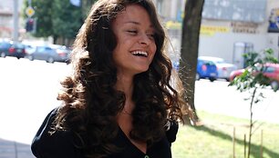 Foto naujienai: &bdquo;Muzikos akademijos&ldquo; dalyviai savo plaukus patikėjo Whitney Houston kirpėjui