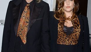 Foto naujienai: Lisa Marie Presley pagimdė dvynukes