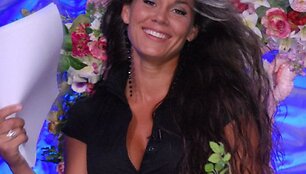 Foto naujienai: Tina lovoje Nerijui Ju&scaron;kai skaitė &bdquo;Čipolino nuotykius&ldquo;