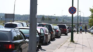 Panorusiems automobiliu persikelti į Kur&scaron;ių neriją teko apie valandą ar net daugiau praleisti eilėje..