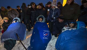 Į žemę sėkmingai sugrįžo trys astronautai.