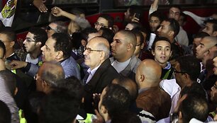 Nobelio premijos laureatas ir vienos partijų lyderis Mohamedas ElBaradėjus (centre)