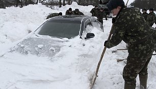 Ukraina užversta sniegu. 