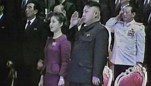 Kim Jong-unas su žmona