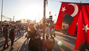 Neramumai Turkijoje tęsiasi jau dvi savaites.
