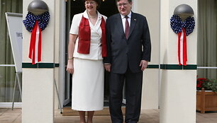 JAV ambasadoriaus rezidencijoje dviguba &scaron;ventė: JAV ambasadoriaus i&scaron;leistuvės ir JAV nepriklausomybės dienos minėjimas