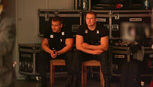 I&scaron; laidos filmavimo Natalija Zvonkė bėgo lydima asmens sargybinių.