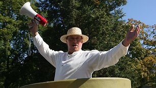 Savaitgalį Vilniuje, Gedimino prospekte, vyko pirmoji Tautų mugė. Joje buvo pristatomas Lietuvoje gyvenančių tautų kultūrinis paveldas.