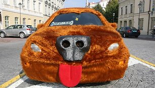 Sostinės gatvėmis riedantis &bdquo;&scaron;unamobilis&ldquo; kėlė praeivių susidomėjimą.