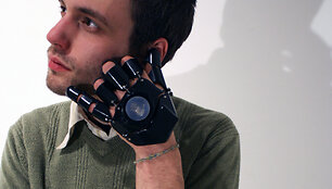 Telefonas-pir&scaron;tinė &bdquo;Glove One&ldquo;.