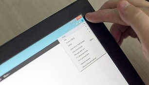 &bdquo;Windows 8&ldquo; darbalaukio versija plan&scaron;etinių kompiuterių savininkus &bdquo;pjauna&ldquo; mažomis ikonomis, užra&scaron;ais ir mygtukais