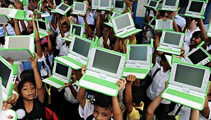 Nikaragvos vaikai su OLPC i&scaron;dalintais kompiuteriais. 