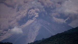 Fuego ugnikalnio i&scaron;siveržimas