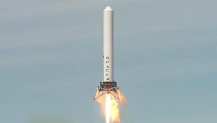 &bdquo;SpaceX&ldquo; atliko pirmuosius sėkmingus daugkartinės raketos &bdquo;Grasshopper&ldquo; bandymus