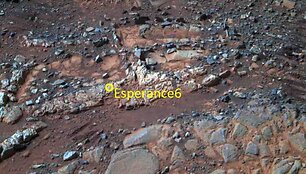 &bdquo;Opportunity&ldquo; tyrinėjo akmens &bdquo;Esperance 6&ldquo; cheminę sudėtį ir rado aliuminio, kalio, kalcio ir natrio, taip pat geležies molingoje uolienoje. Toks molis galėjo susiformuoti tik esant dideliam kiekiui vandens. 