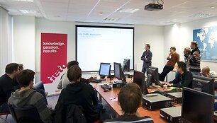 IT studentai ir talentingi programavimo mėgėjai kviečiami i&scaron;bandyti savo jėgas praktikoje, dalyvaujant intensyvioje tobulėjimo programoje &bdquo;Mėnuo su IT&ldquo;.