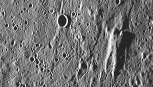 Merkurijaus paviršiuje pastebėtas žmogų primenantis siluetas
